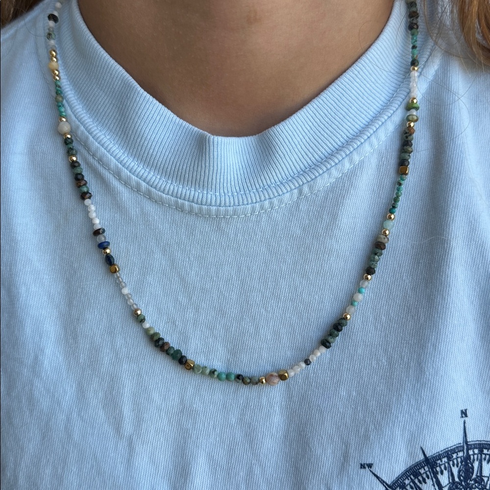 💎 Dainty Multicolor Beaded Necklace - Picture 9 of 9
